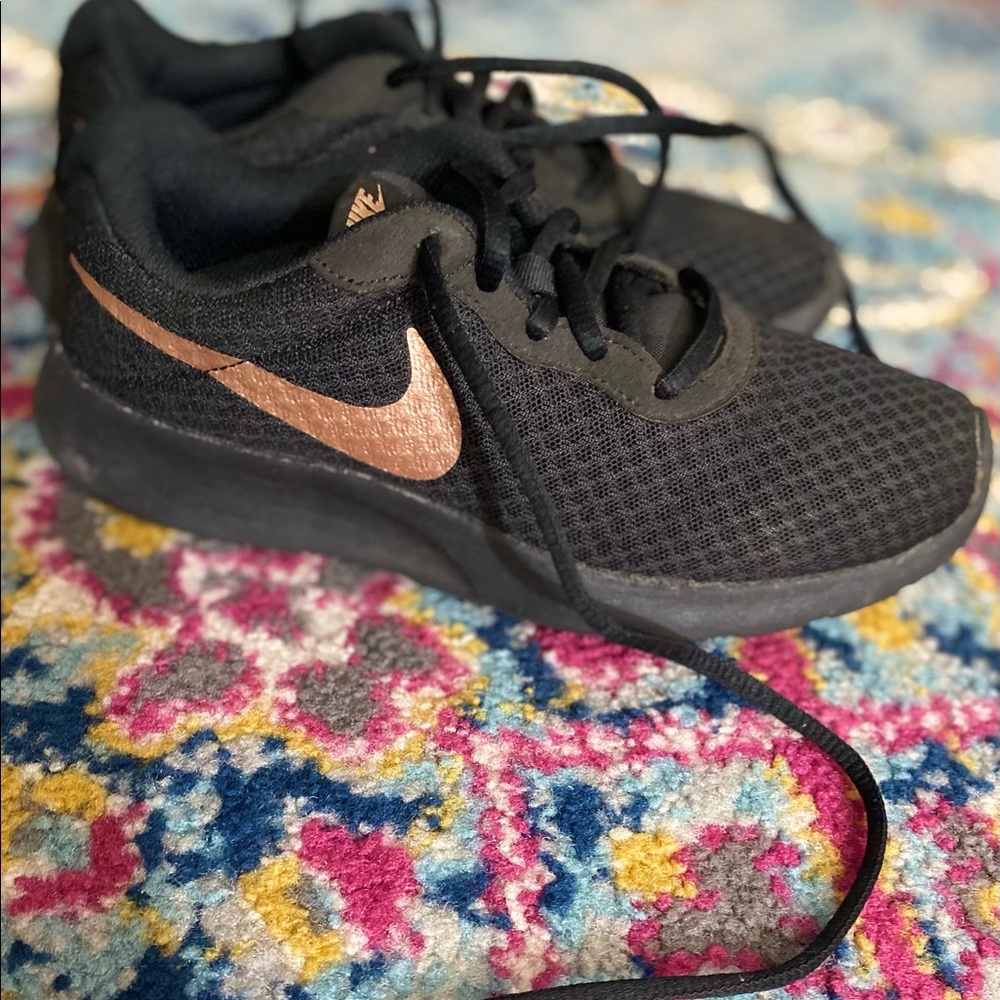 Nike tanjun women’s running shoe